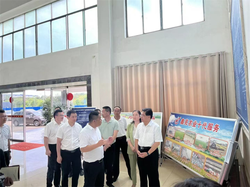 湖南省委常委、統(tǒng)戰(zhàn)部部長(zhǎng)隋忠誠(chéng)調(diào)研鑫亮糧油，推動(dòng)農(nóng)產(chǎn)品加工及農(nóng)業(yè)社會(huì)化服務(wù)發(fā)展